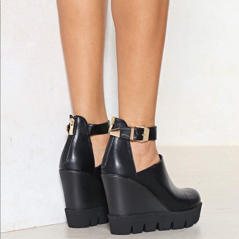 Gimme More Faux Leather Wedge US 6 - Picture 2 of 8